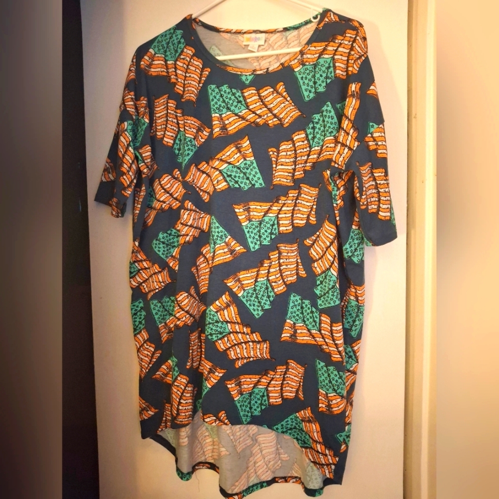 LuLaRoe Flag Tee Size Small